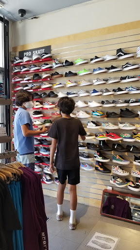 Shoe Store «Vans Store - Torrance», reviews and photos, 2528 Torrance Blvd, Torrance, CA 90503, USA