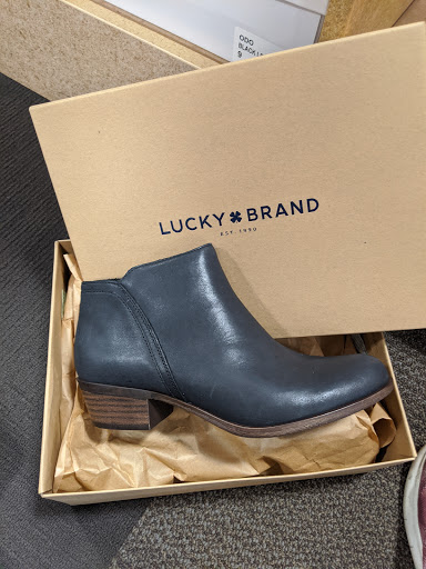 Shoe Store «DSW Designer Shoe Warehouse», reviews and photos, 201 University Oaks Blvd #200, Round Rock, TX 78665, USA