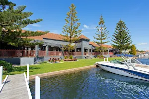 Mariners Cove Motel + Apartments at Paynesville image