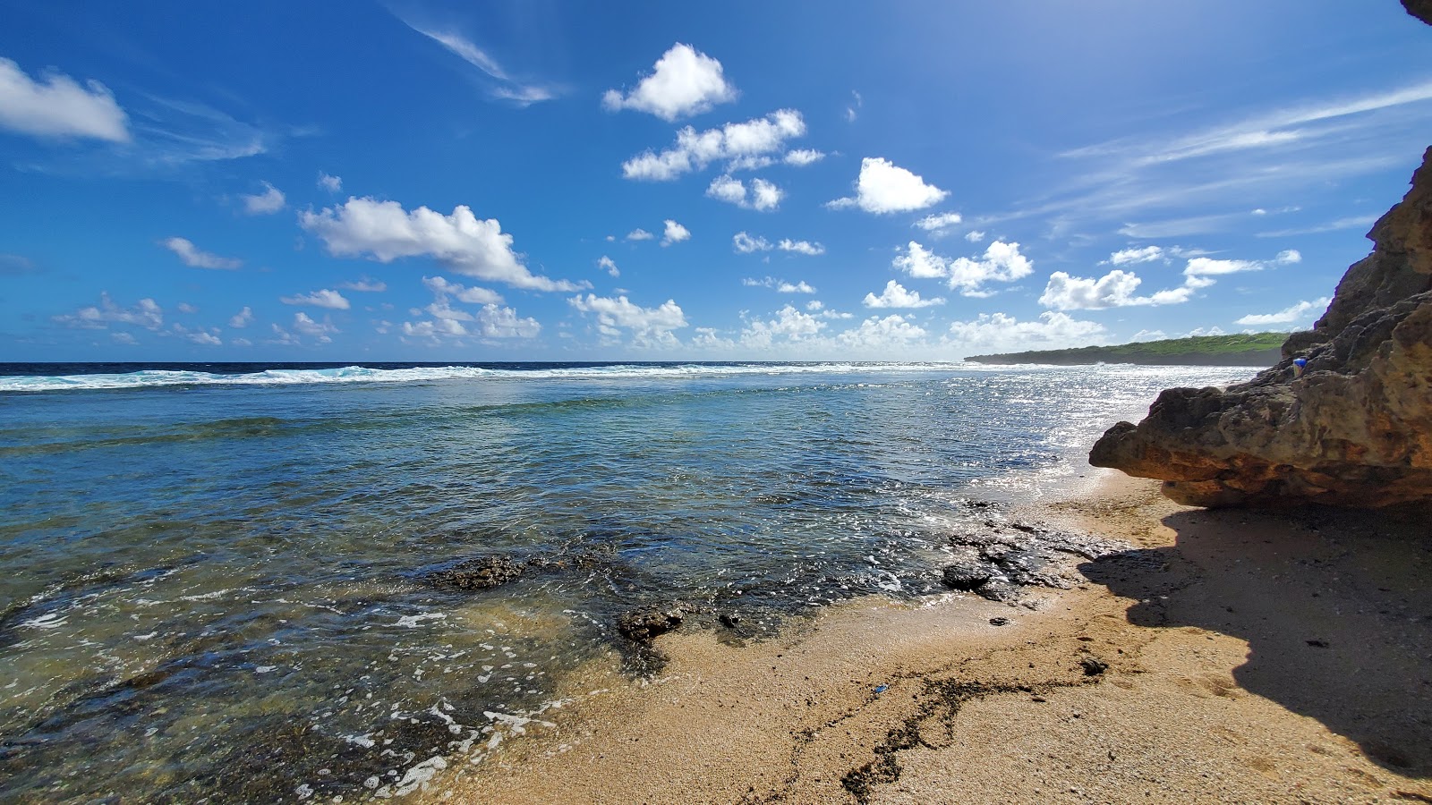 Marine Beach'in fotoğrafı geniş bir kıyı şeridi ile birlikte