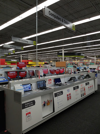 Office Supply Store «Staples», reviews and photos, 4058 13th St, St Cloud, FL 34769, USA