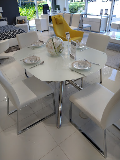 Furniture Store «Modern Furniture Store Fort Lauderdale Modani», reviews and photos, 3661 N Federal Hwy, Fort Lauderdale, FL 33308, USA