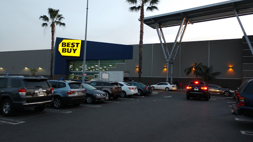 Shopping Mall «Burbank Empire Center», reviews and photos, 1800 W Empire Ave, Burbank, CA 91504, USA