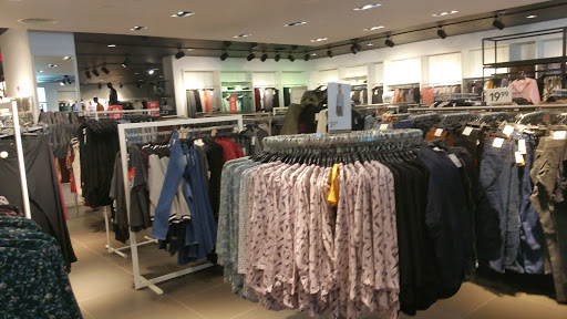 Clothing Store «H&M», reviews and photos, 206 Legacy Blvd, Dedham, MA 02026, USA