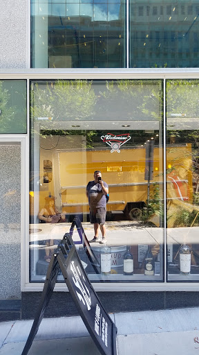 S&R Wine & Liquors, 1015 18th St NW, Washington, DC 20036, USA, 