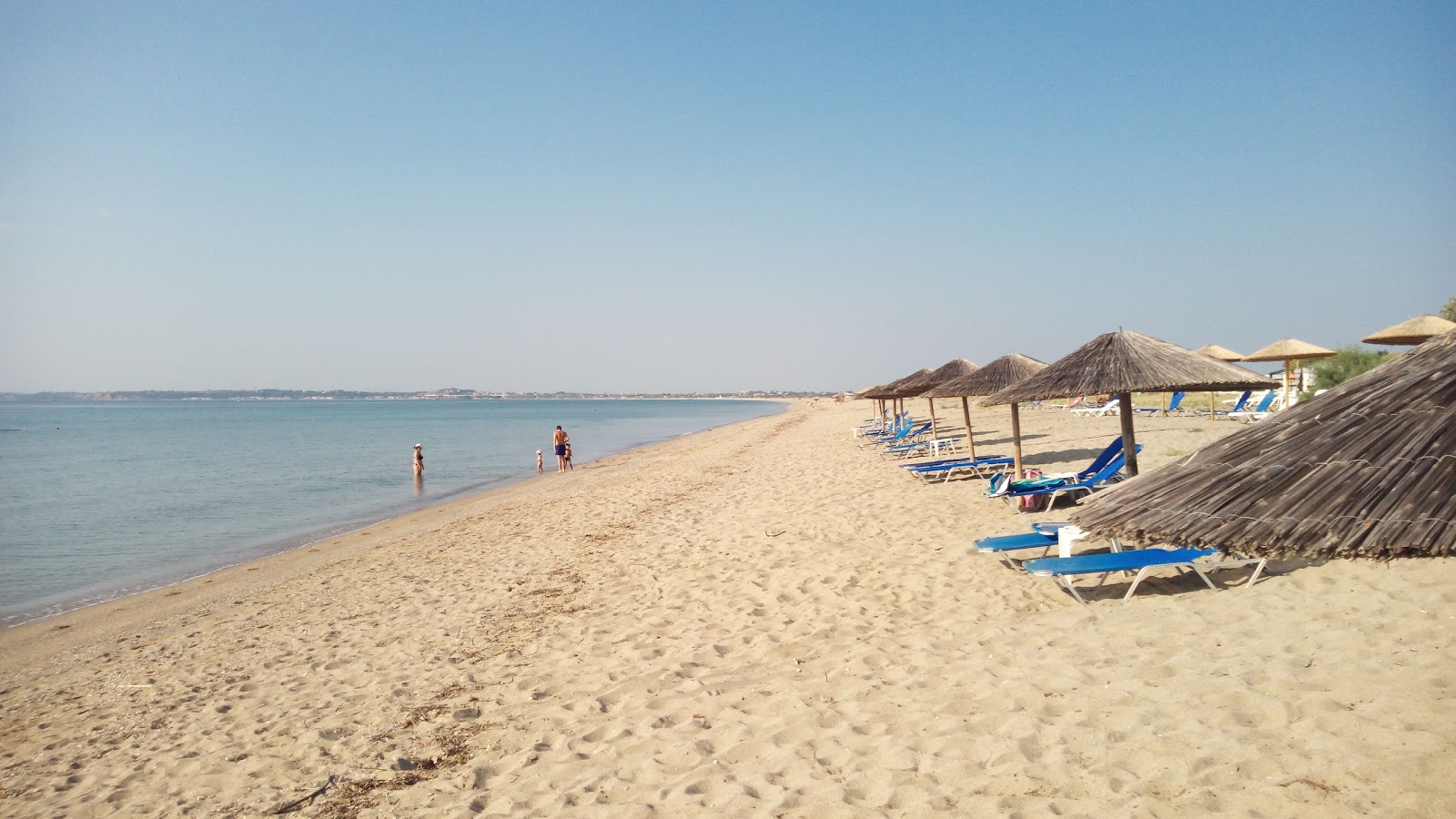 Fotografija Agios Mamas z svetel pesek površino
