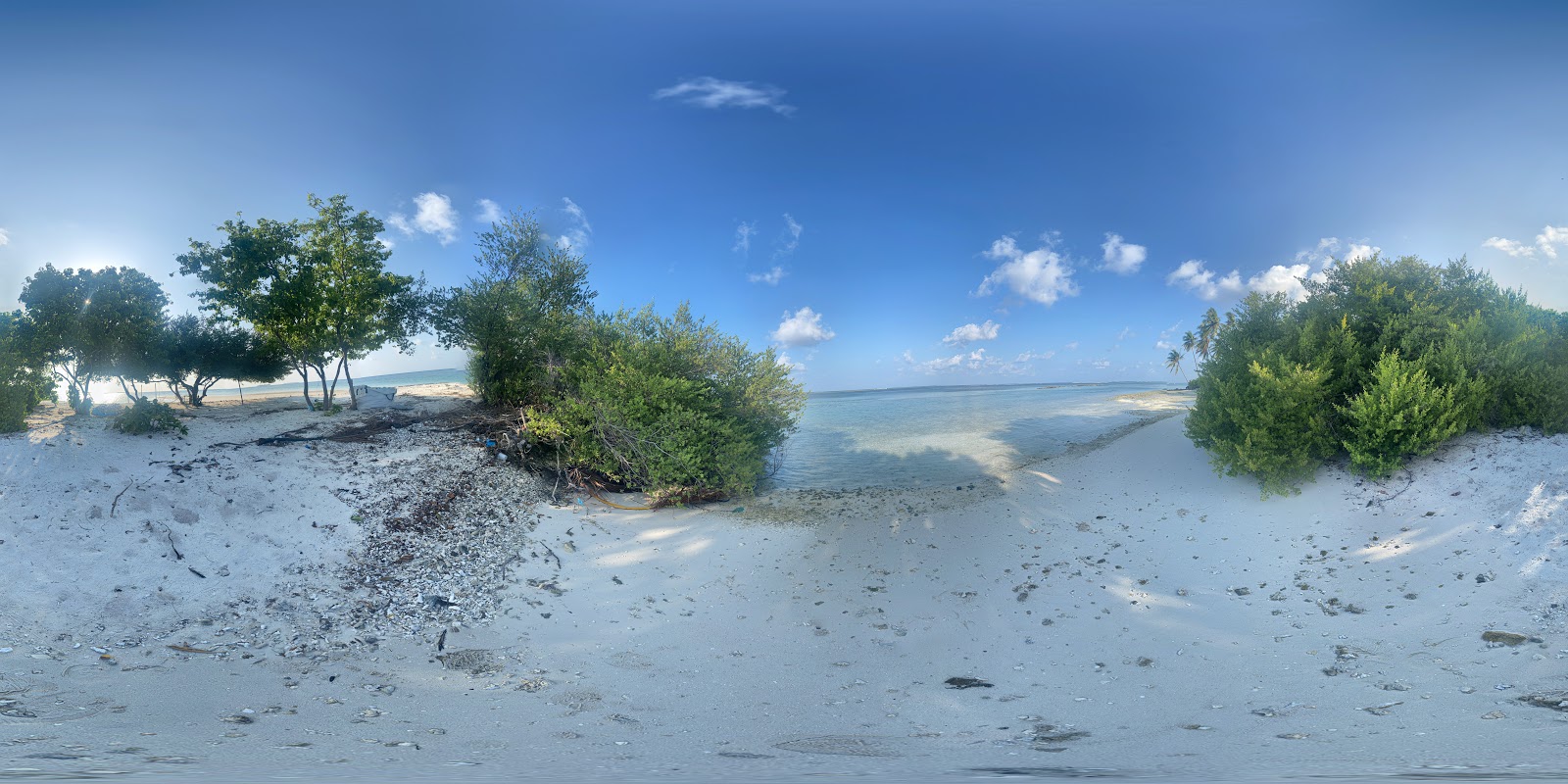 Foto van Rodhevarrehaa beach met hoog niveau van netheid