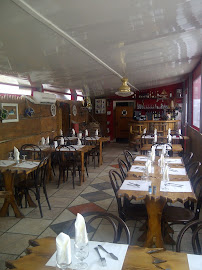 Atmosphère du Restaurant Joaline Coquillages à Port-Saint-Louis-du-Rhône - n°4