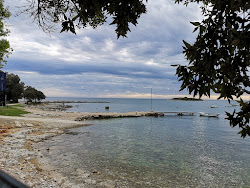 Photo de Mon Perin beach - recommandé pour les voyageurs en famille avec des enfants