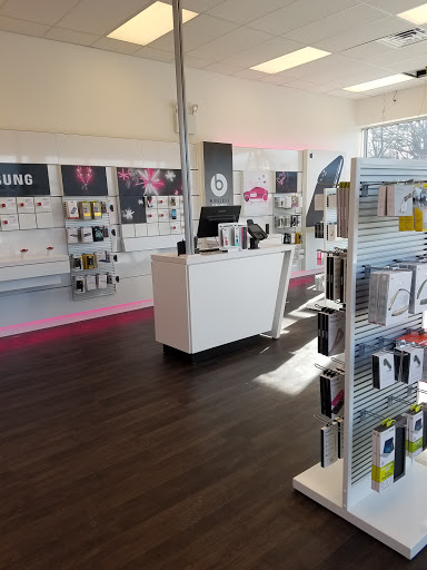 Cell Phone Store «T-Mobile», reviews and photos, 301 Indian Boundary Rd, Chesterton, IN 46304, USA