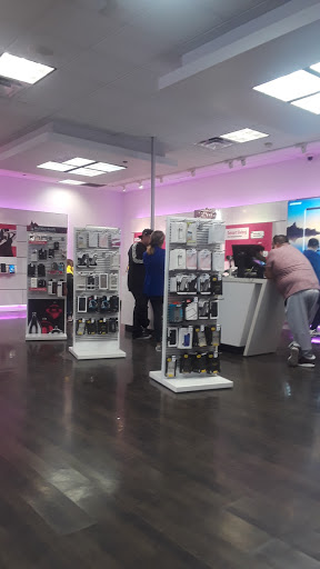 Cell Phone Store «T-Mobile», reviews and photos, 12435 Limonite Ave Suite 550, Mira Loma, CA 91752, USA