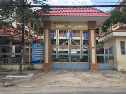 Trường tiểu học Trần Phú