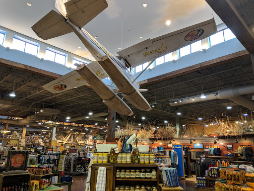 Sporting Goods Store «Bass Pro Shops», reviews and photos, 4500 Baldwin Rd, Auburn Hills, MI 48326, USA