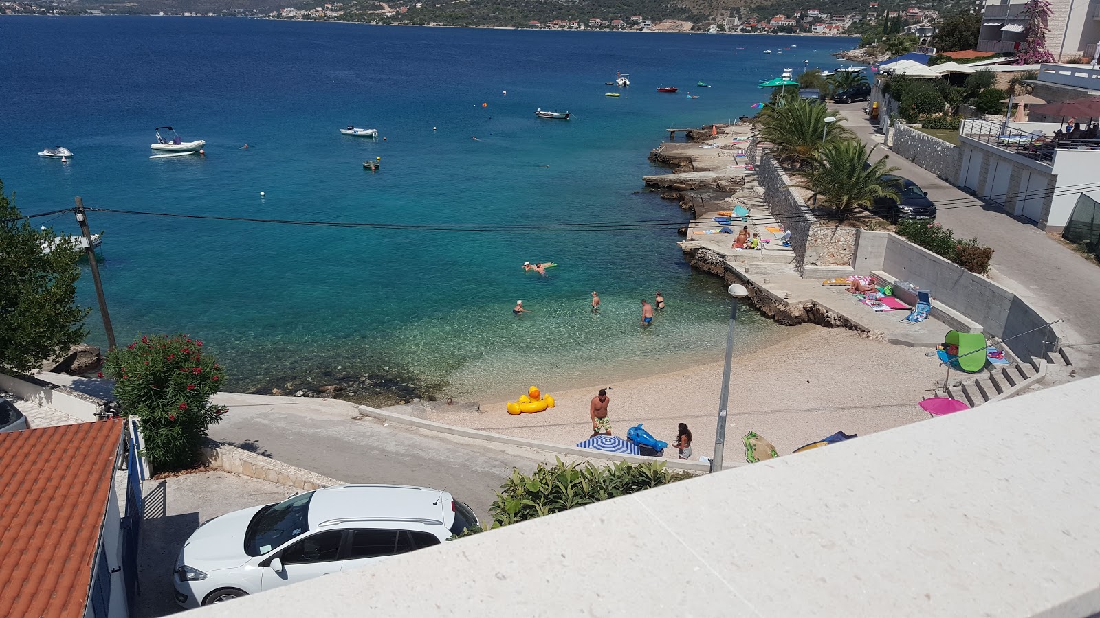 Photo de Mezaroca beach avec une baie minuscule