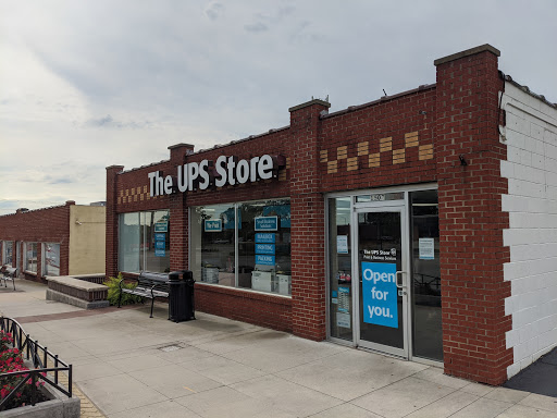 The UPS Store, 1503 Main St, Grandview, MO 64030, USA, 