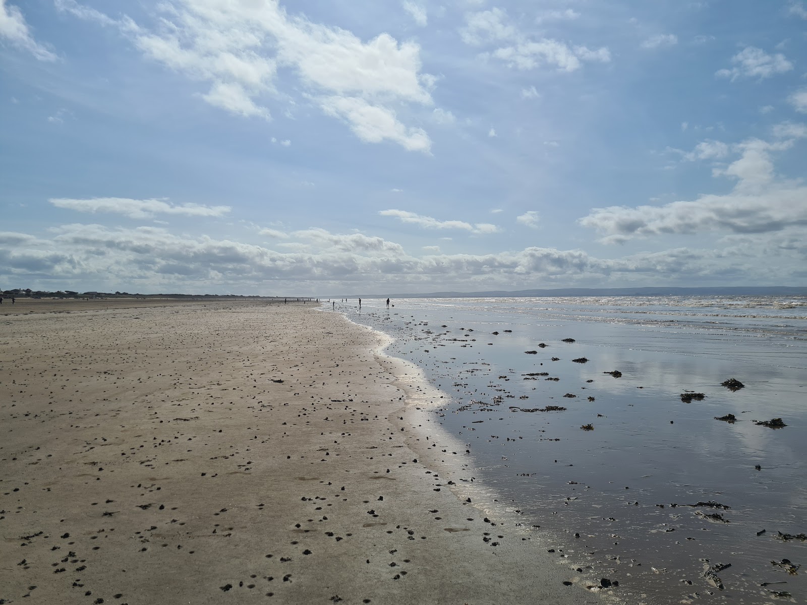 Fotografija Sand Bay Beach z svetel pesek površino