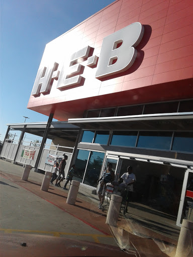 Grocery Store «H-E-B Grocery», reviews and photos, 3590 College St, Beaumont, TX 77701, USA