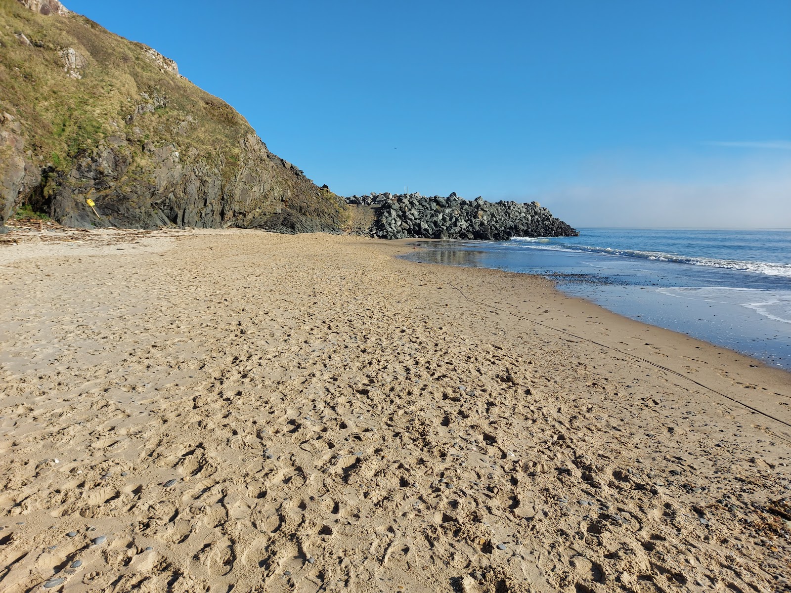 Foto de Hanging Rock Beach com praia espaçosa