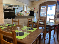 Atmosphère du Restaurant français Lou bombareau à Montignac-Lascaux - n°2