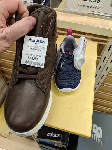 Pet Supply Store «PetSmart», reviews and photos, 15042 Summit Ave, Fontana, CA 92336, USA