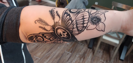 Tattoo Shop «Bullseye Tattoos», reviews and photos, 282 New Dorp Ln, Staten Island, NY 10306, USA