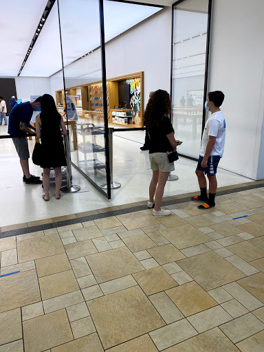 Computer Store «Apple Smith Haven», reviews and photos, 518 Smith Haven Mall, Lake Grove, NY 11755, USA