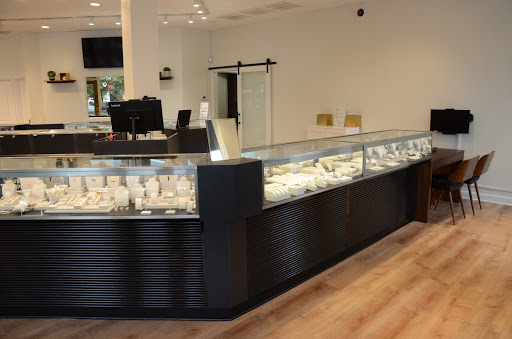 Jewelry Store «Oak Park Jewelers», reviews and photos, 101 S Marion St, Oak Park, IL 60302, USA