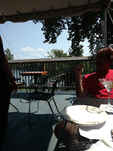 Night Club «The Waterfront Tavern 