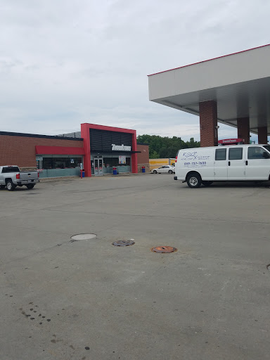 Gas Station «Thorntons», reviews and photos, 945 W Central Ave, Springboro, OH 45066, USA