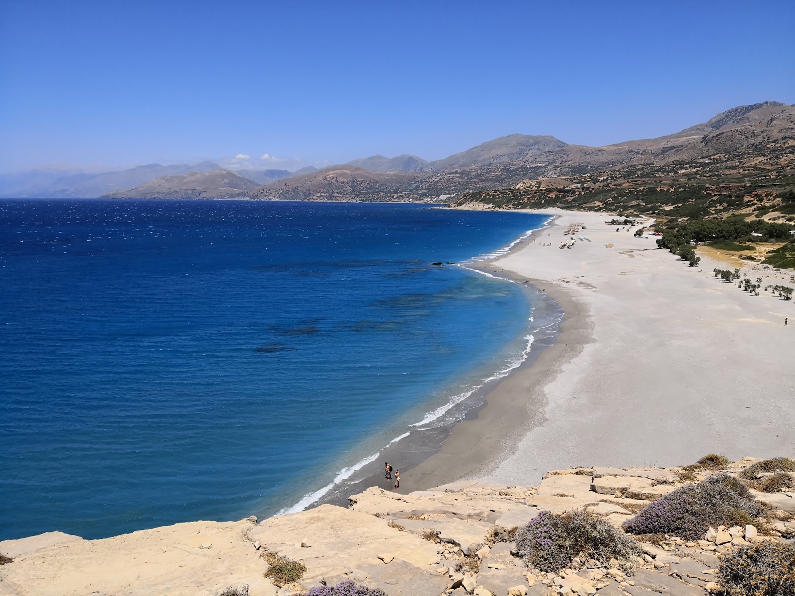 Foto av Triopetra beach med grå fin sten yta