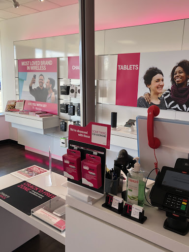 Cell Phone Store «T-Mobile», reviews and photos, 202 S Washington St, Oxford, MI 48371, USA