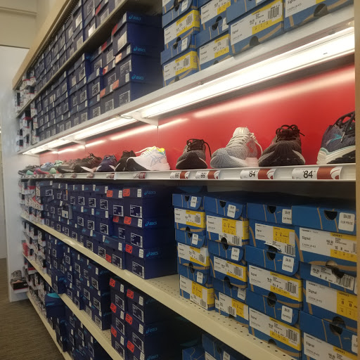 Shoe Store «Famous Footwear», reviews and photos, 1665 Olentangy River Rd, Columbus, OH 43212, USA