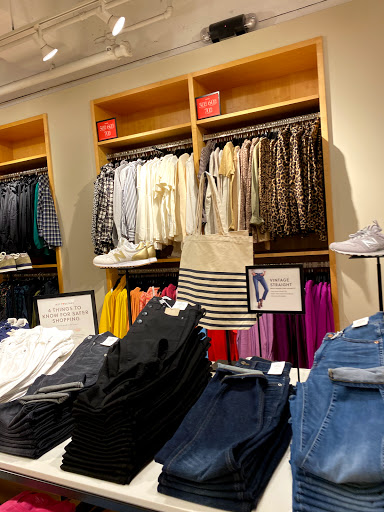 Clothing Store «J.Crew», reviews and photos, 2126 Abbott Martin Rd #141, Nashville, TN 37215, USA