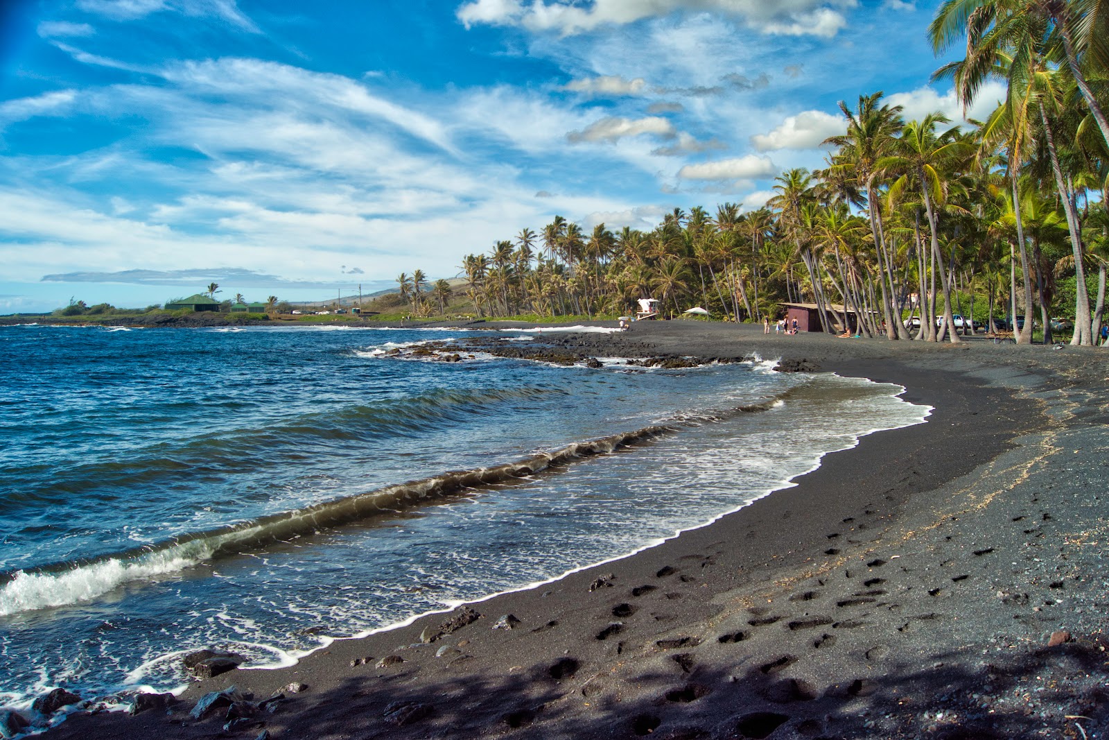 Foto van Punalu'u Beach met zwarte kiezel oppervlakte
