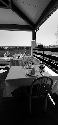 Atmosphère du Restaurant français Restaurant La Vieille Auberge à Ibos - n°17