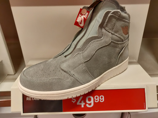 Clothing Store «Nike Factory Store», reviews and photos, 2200 Tanger Blvd #735, Washington, PA 15301, USA