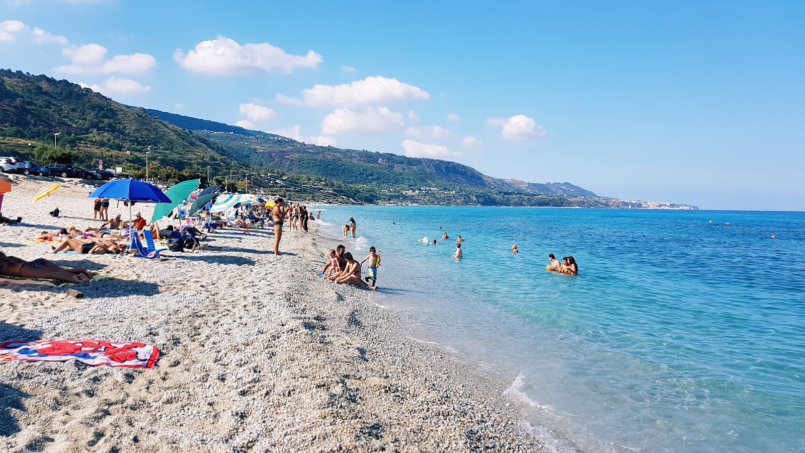 Foto de Spiaggia Libera Di Zambrone con guijarro fino claro superficie