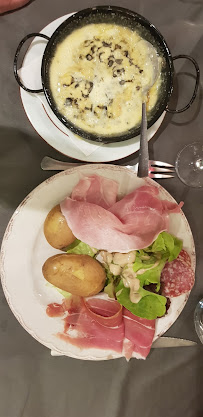 Raclette du Restaurant français L'Oustaou à Besse-et-Saint-Anastaise - n°13