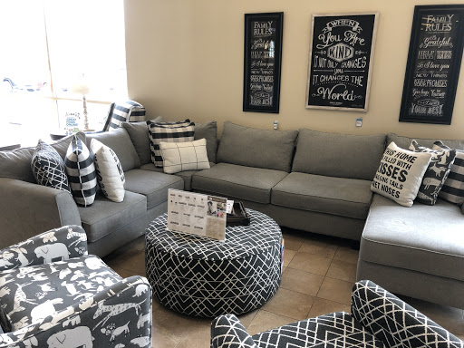 Furniture Store «Raymour & Flanigan Furniture and Mattress Store», reviews and photos, 895 E Gate Blvd, Garden City, NY 11530, USA