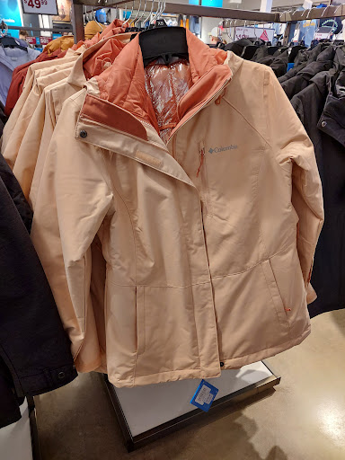 Outlet Store «Tanger Outlet Blowing Rock», reviews and photos, 278 Shoppes on the Parkway Rd, Blowing Rock, NC 28605, USA