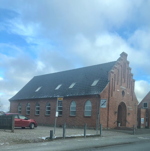 Kommentarer og anmeldelser af Tylstrup Frikirke