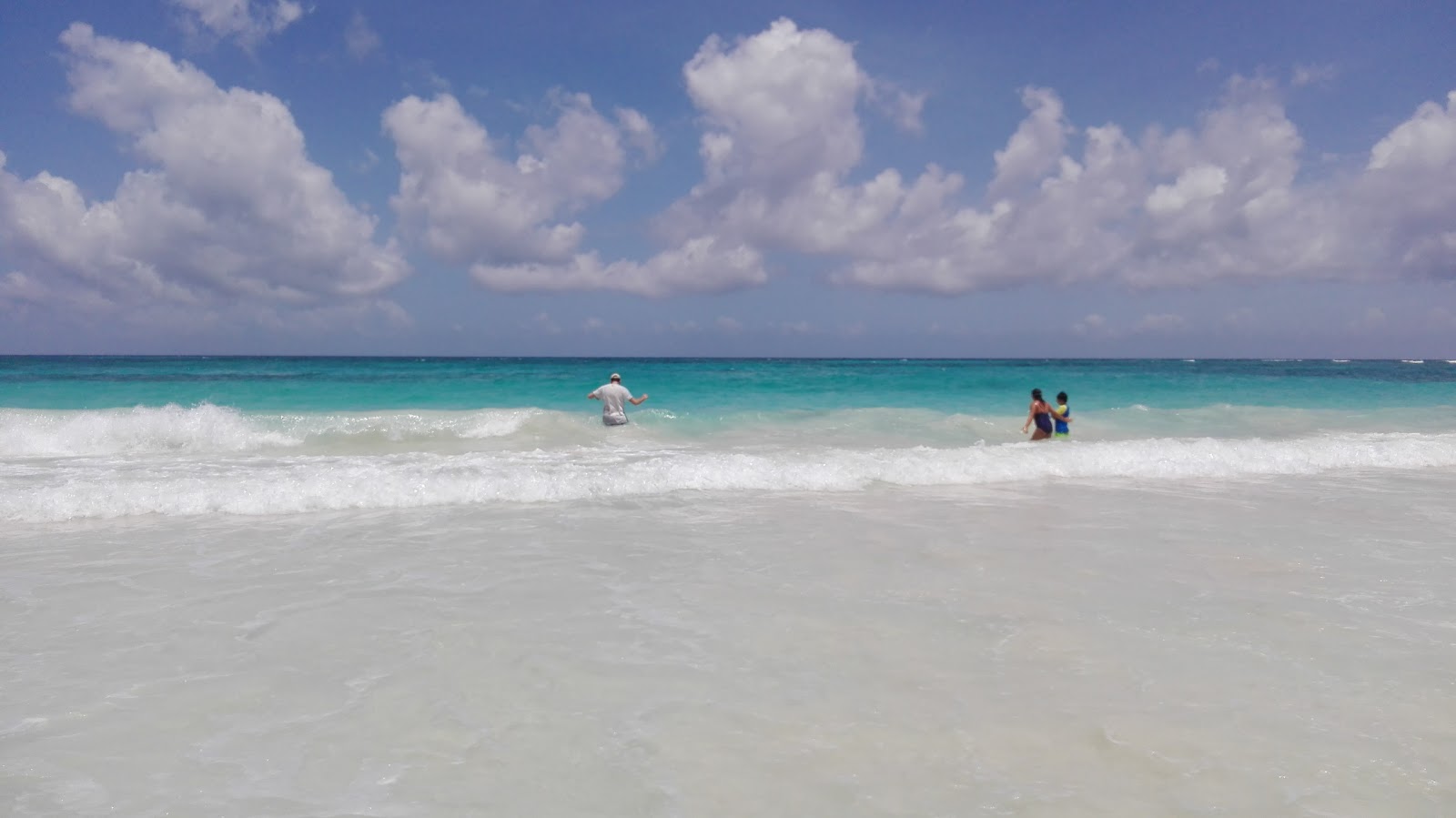 Playa Chemuyil的照片 带有宽敞的海湾