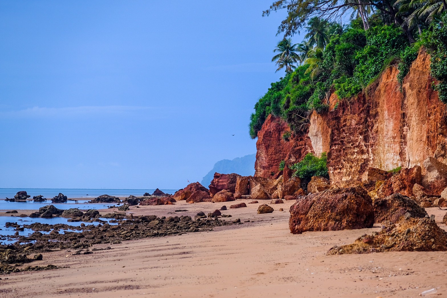 Foto van Pha Daeng beach gelegen in een natuurlijk gebied