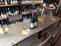 Atmosphère du VivaVino - Caviste - Restaurant et Bar à Vins Naturels à Fontainebleau - n°6