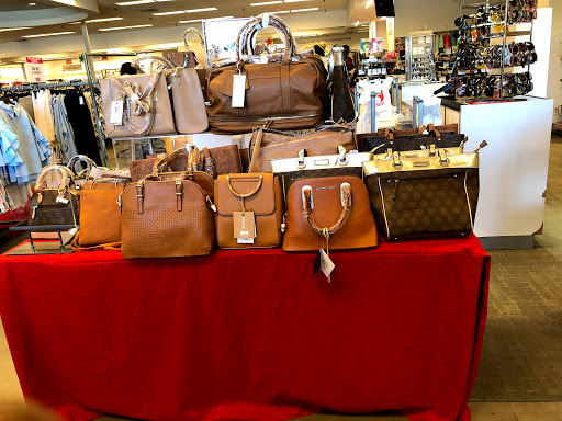 Shopping Mall «Lake Success Shopping Center», reviews and photos, 1526 Union Tpke, New Hyde Park, NY 11040, USA