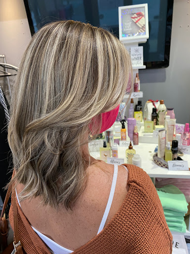 Beauty Salon «Elayne James Salon & HairColor Studio», reviews and photos, 462 W Main St, Middletown, DE 19709, USA