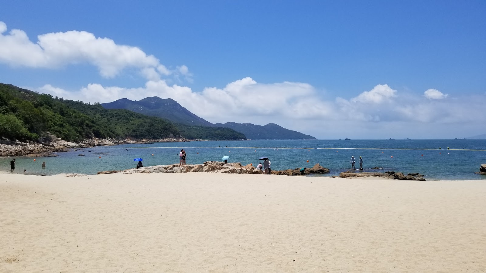 Photo of Hung Shing Yeh Beach and the settlement