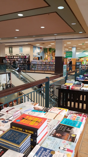 Book Store «Barnes and Noble», reviews and photos, 2500 N Mayfair Rd, Milwaukee, WI 53226, USA