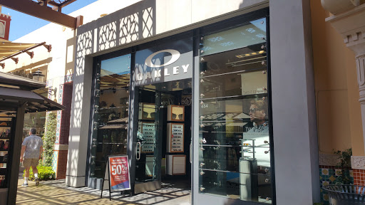 Sunglasses Store «Oakley Store», reviews and photos, 654 Spectrum Center Dr, Irvine, CA 92618, USA