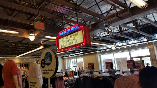 Clothing Store «Old Navy», reviews and photos, 3115 SW Cedar Hills Blvd, Beaverton, OR 97005, USA